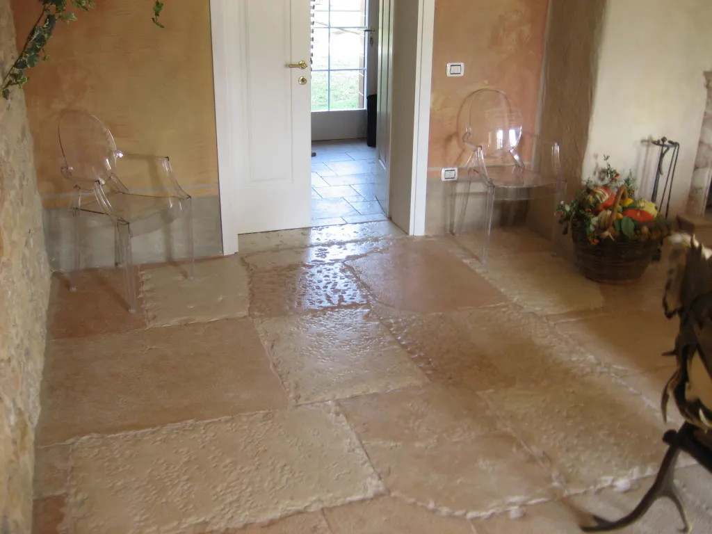 Villa con pavimenti antichi – sale