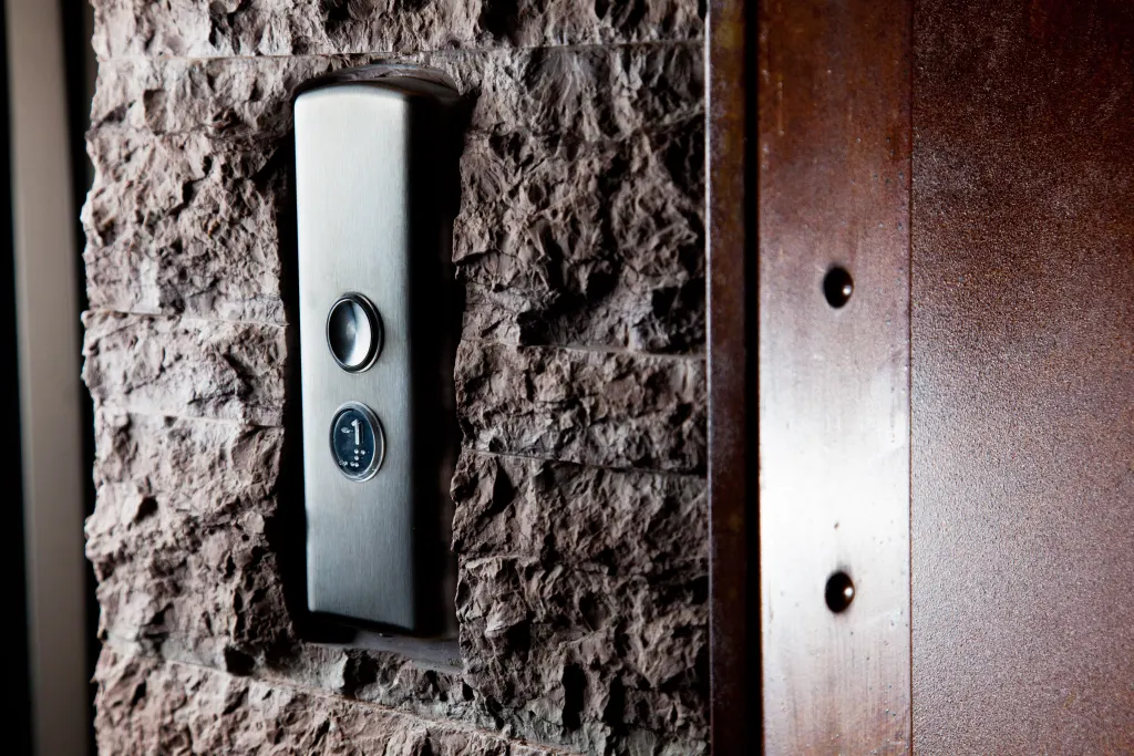 Hotel Rosapetra, Cortina – scale e pareti
