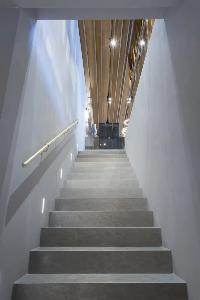 Villa con scale esterne – scala interna