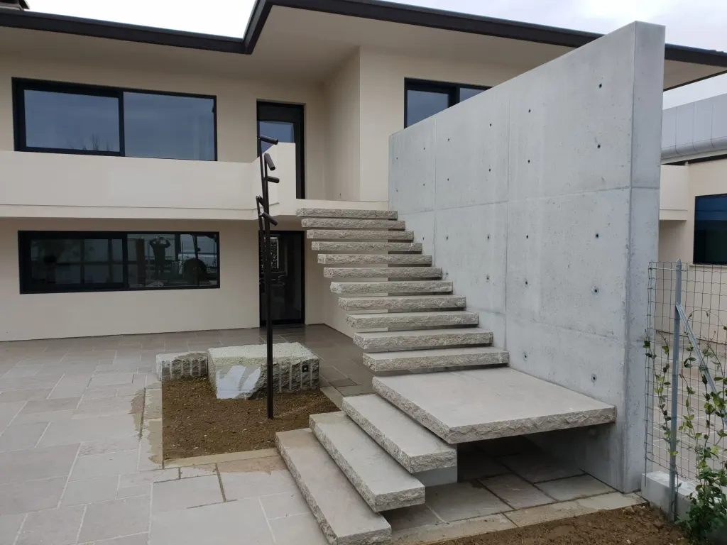 Villa con scale esterne – scala esterna